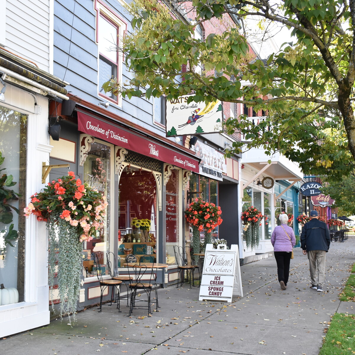 Couple walking outside of Watson's Chocolates in Ellicottville