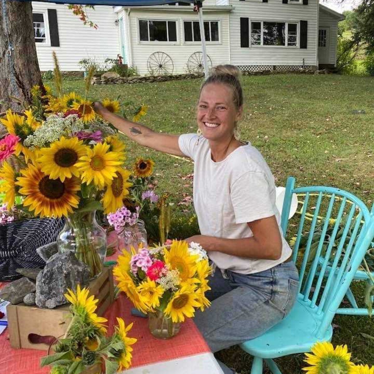 woman creating a sunflower bouquet