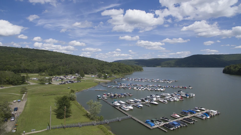 Docks and boats at Onoville Marina Park