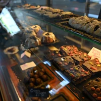 2 Sweet Desserts, Front Display