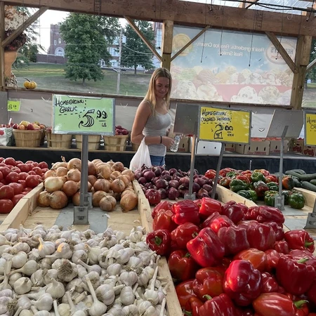 Shopper at Randolph Peaches & Cream