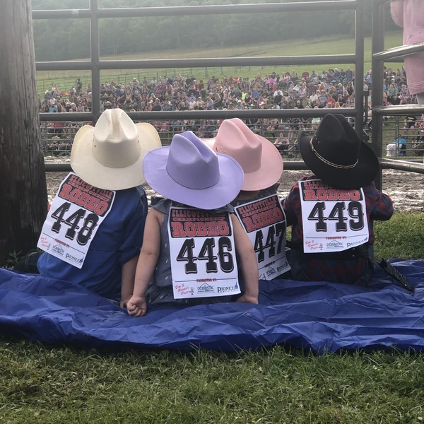 children enoying the Ellicottville Rodeo