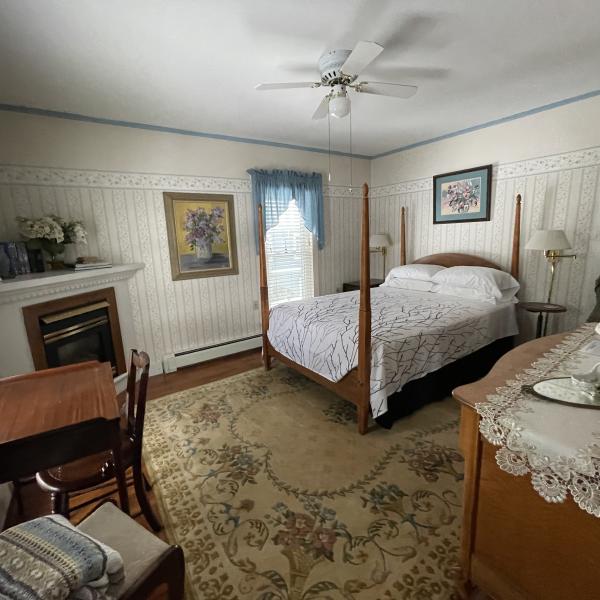 A room at Saison's Inn Bed and Breakfast
