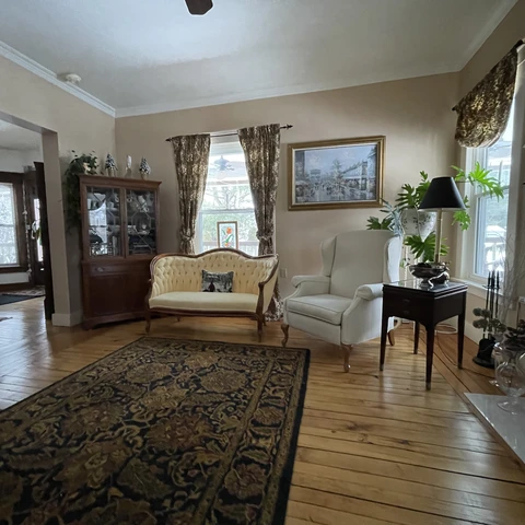 Inside of Saisons Inn