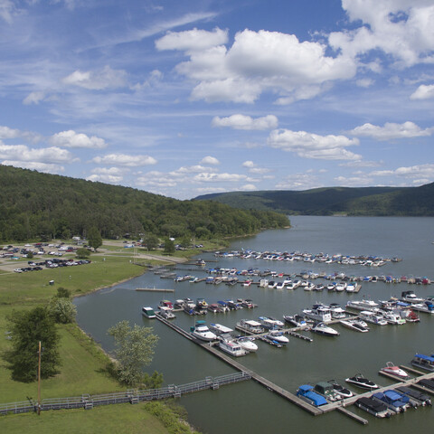 Docks and boats at Onoville Marina Park