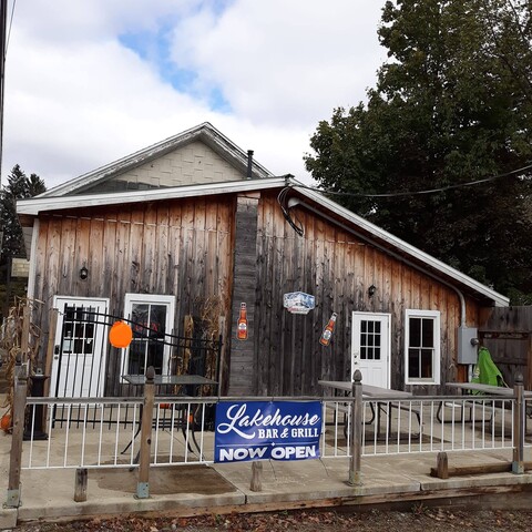 Side view of Lakehouse Bar & Grill