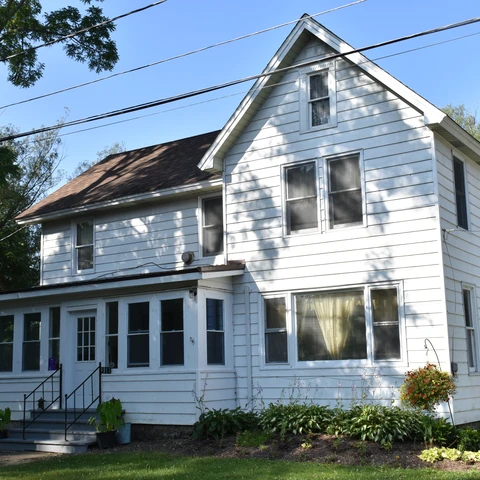 Outside view of Willow Creek Cottage
