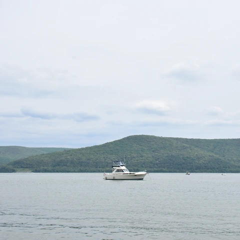 Boat anchored by Onoville Marina Park